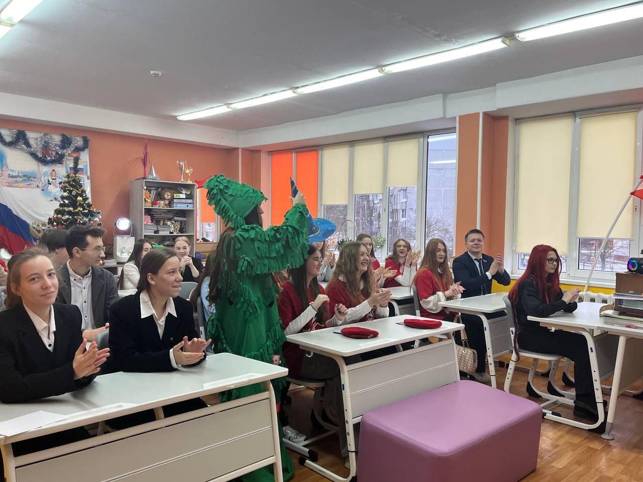 Получаем подарки.