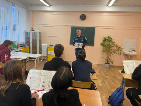 Инспектором ОНД и ПР г. Тулы (по Пролетарскому округу) лейтенантом вн. сл. Безгиным А.А. проведен открытый урок с детьми 9 а класса МБОУ Центр образования  №40.